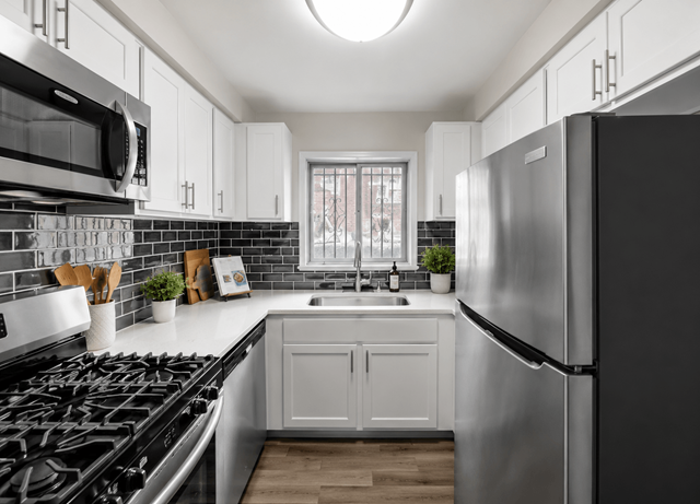 Oak Park Manor Apartments & Townhomes